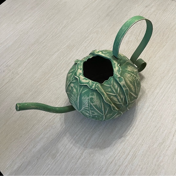 Metal Lettuce Leaves looking Watering Can - Picture 9 of 10